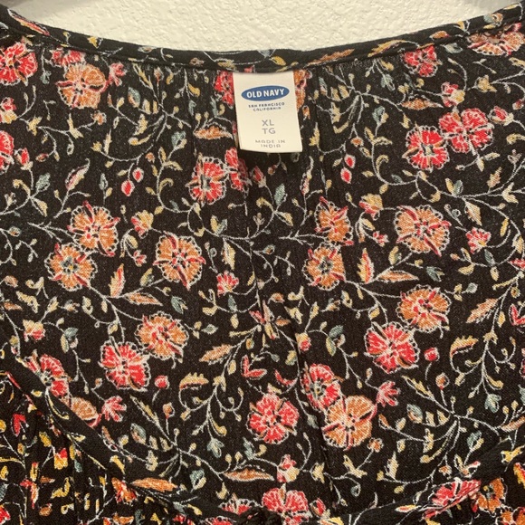 Black floral print top. XL. - Picture 3 of 3